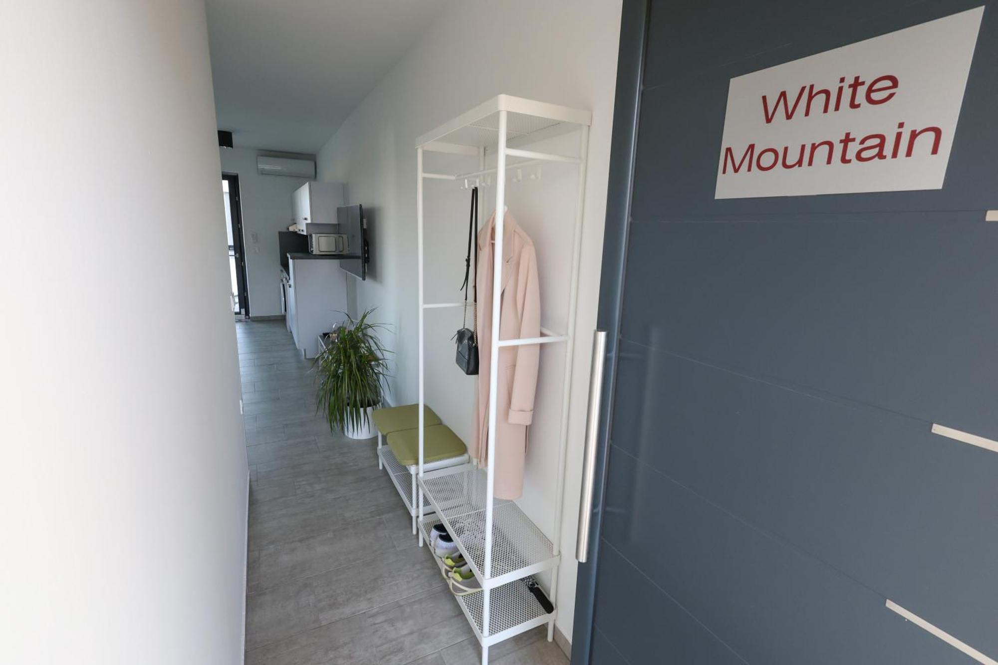 White Mountain Apartment Banovci Buitenkant foto