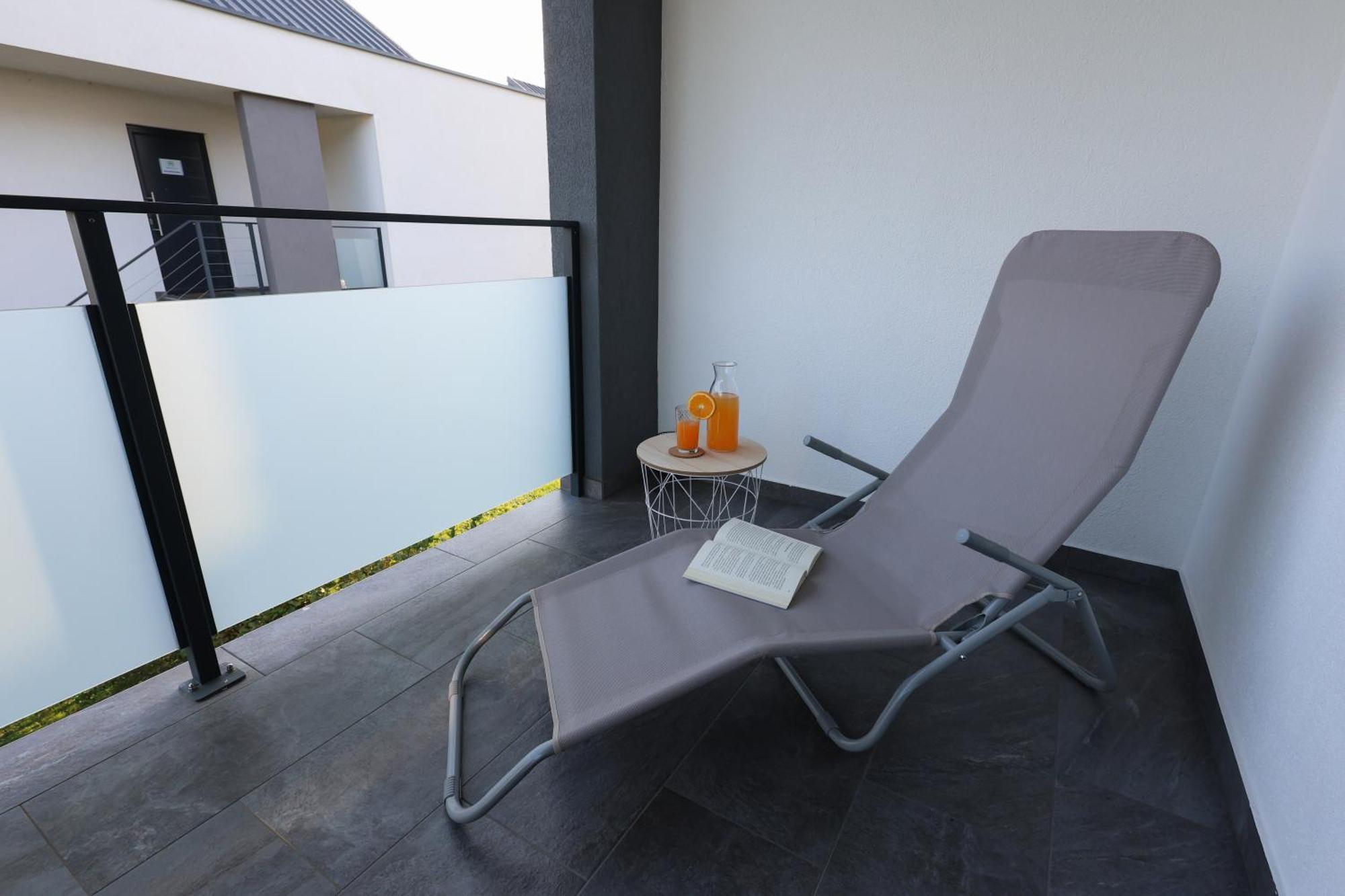 White Mountain Apartment Banovci Buitenkant foto